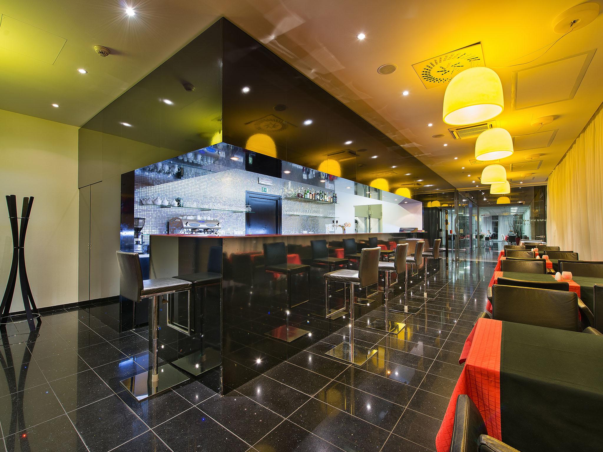 Ea Hotel Tereziansky Dvur Hradec Králové Kültér fotó