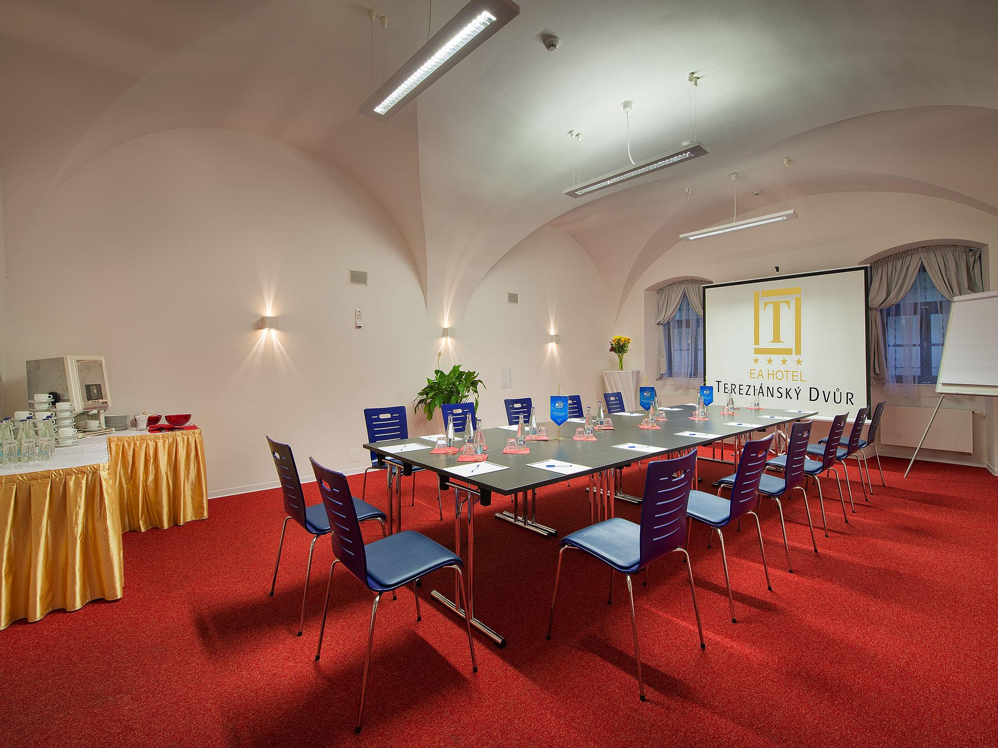 Ea Hotel Tereziansky Dvur Hradec Králové Kültér fotó