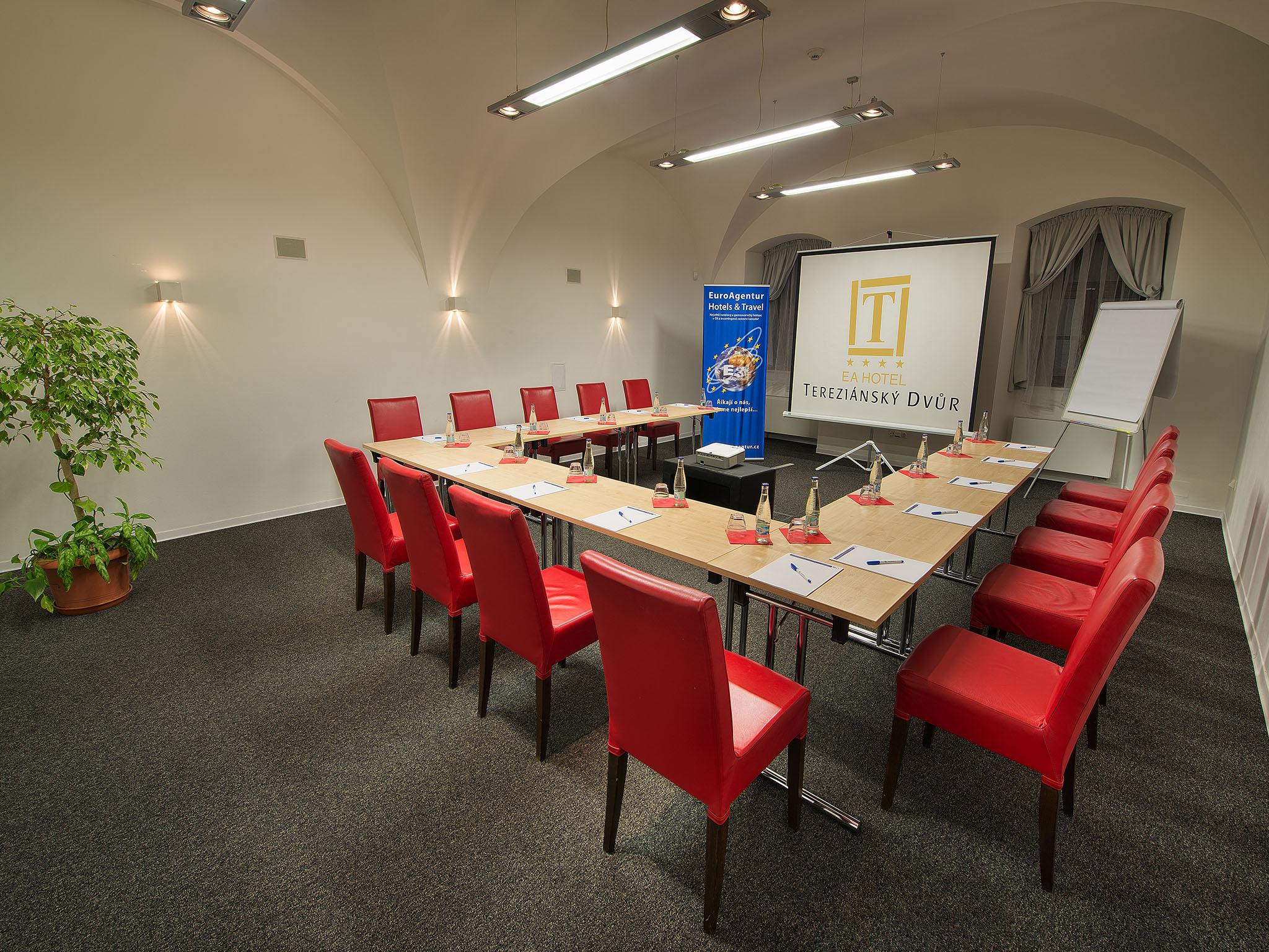 Ea Hotel Tereziansky Dvur Hradec Králové Kültér fotó