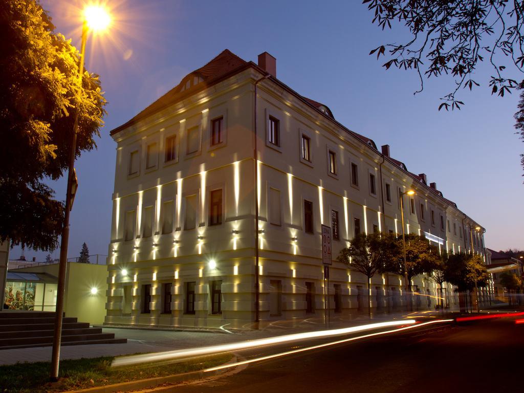 Ea Hotel Tereziansky Dvur Hradec Králové Kültér fotó