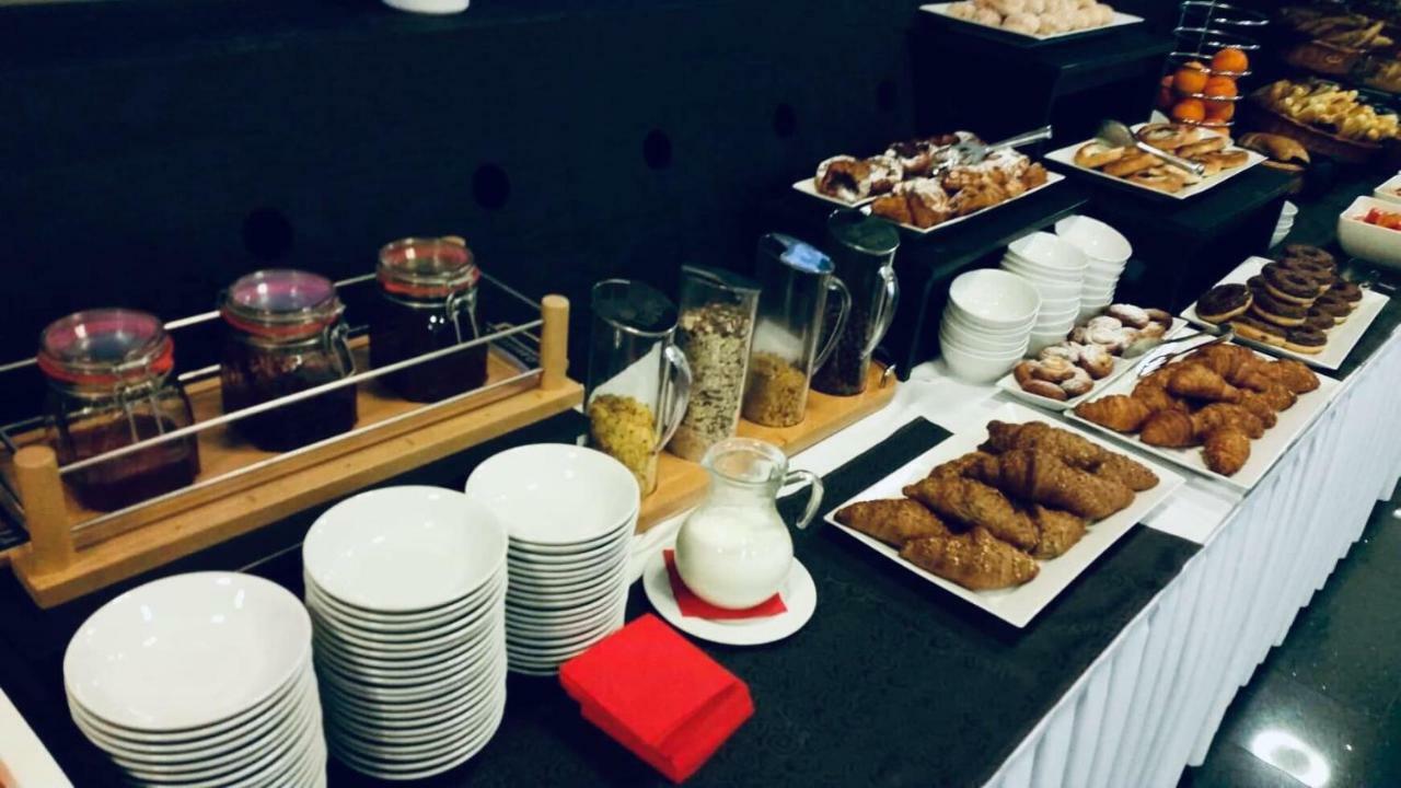 Ea Hotel Tereziansky Dvur Hradec Králové Kültér fotó